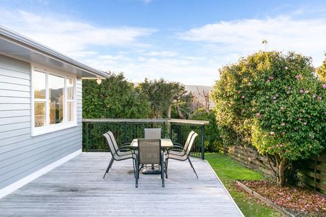Photo of property in 35 Lynda Avenue, Paparangi, Wellington, 6037