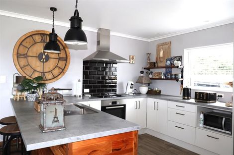 Photo of property in 1 Snapper Street, Baylys Beach, Dargaville, 0377