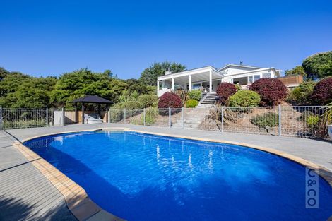 Photo of property in 10 Kaipara View Road, Helensville, 0875