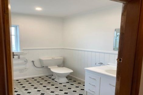 Photo of property in 108 Nevay Road, Karaka Bays, Wellington, 6022