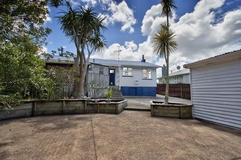 Photo of property in 22 Sarona Avenue, Glen Eden, Auckland, 0602