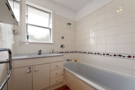 Photo of property in 22 Sarona Avenue, Glen Eden, Auckland, 0602