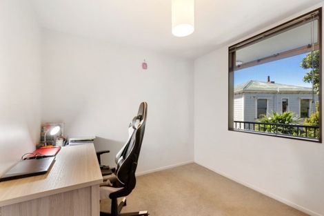 Photo of property in 8l Finlay Terrace, Mount Cook, Wellington, 6021