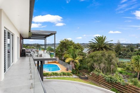 Photo of property in 37 Rosario Crescent, Red Beach, 0932