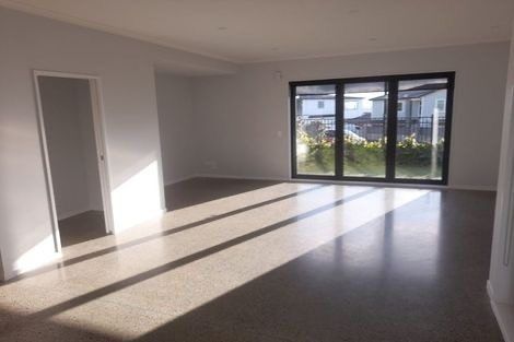 Photo of property in 3 Maureen Close, East Tamaki Heights, Auckland, 2016