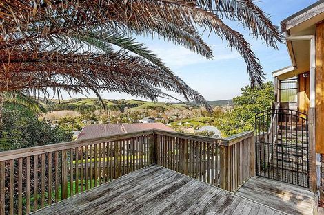 Photo of property in 15 Empressa Heights, Helensville, 0800