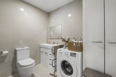Photo of property in 5 Saddleback Rise, Murrays Bay, Auckland, 0630