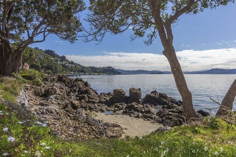 Photo of property in 353a Karaka Bay Road, Karaka Bays, Wellington, 6022