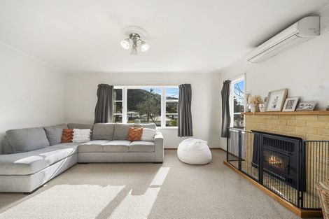 Photo of property in 21 Gardiner Grove, Wainuiomata, Lower Hutt, 5014