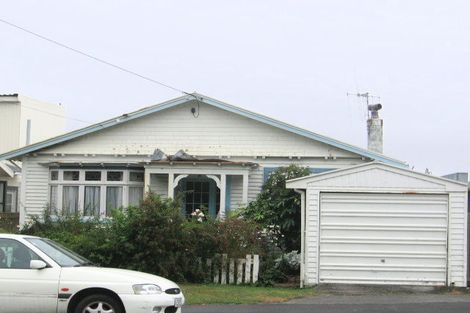 Photo of property in 17 Pembroke Road, Northland, Wellington, 6012