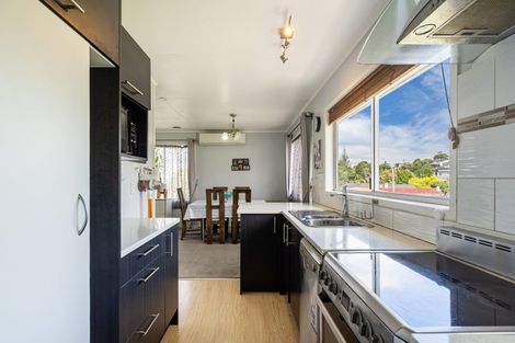 Photo of property in 52 Ayton Drive, Totara Vale, Auckland, 0629