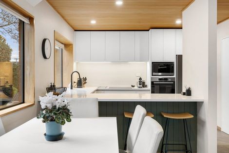 Photo of property in 2/6 Chepstow Avenue, Fendalton, Christchurch, 8052