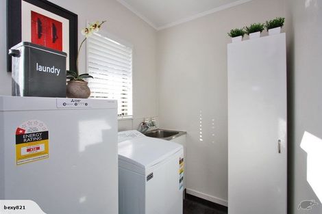 Photo of property in 34b Enderby Drive, Te Atatu Peninsula, Auckland, 0610