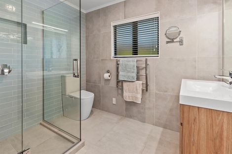 Photo of property in 33 Landing Drive, Albany, Auckland, 0632