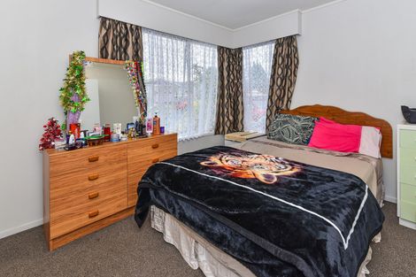 Photo of property in 1 Carbery Place, Manurewa, Auckland, 2102