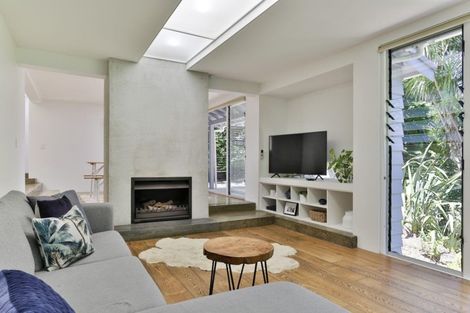 Photo of property in 81 Otitori Bay Road, Titirangi, Auckland, 0604