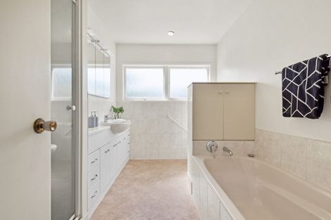 Photo of property in 8 Terrylyn Drive, Hillcrest, Auckland, 0627