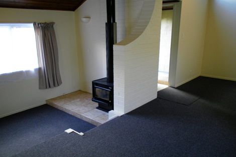 Photo of property in 21 Howard Road, Northcote, Auckland, 0627