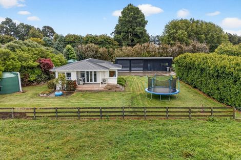 Photo of property in 61 Boord Crescent, Kumeu, 0891