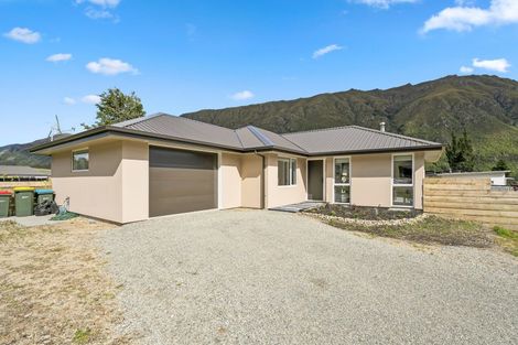 Photo of property in 8 Lakefield Close, Kingston, Athol, 9793