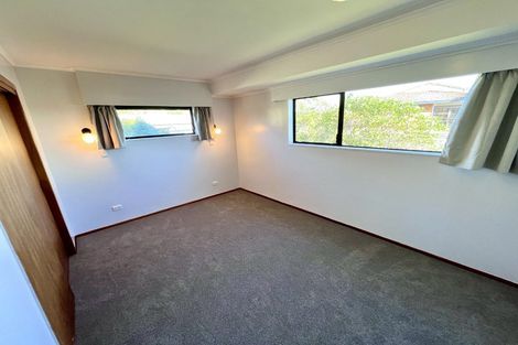 Photo of property in 6 Higham Ferrers Place, Red Beach, 0932