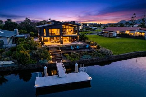 Photo of property in 25 Waitemata Drive, One Tree Point, 0118