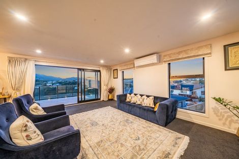Photo of property in 3 Cirrus Close, Newlands, Wellington, 6037