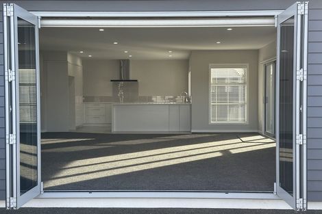 Photo of property in 6 Cassin Place, Taradale, 4112