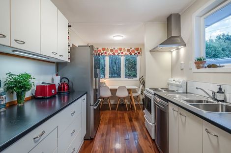 Photo of property in 18 Poto Street, Te Atatu South, Auckland, 0610