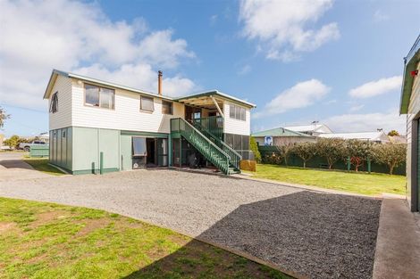 Photo of property in Build Inn, 1942 Parewanui Road, Parewanui, Bulls, 4894