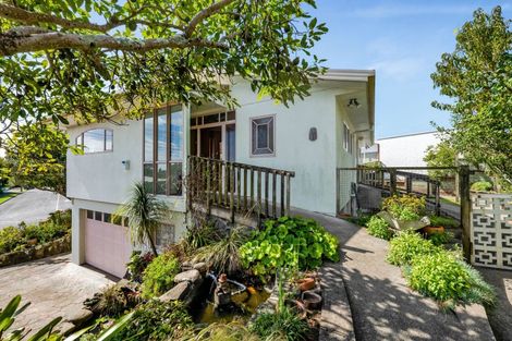 Photo of property in 64 Waiwaka Terrace, Strandon, New Plymouth, 4312