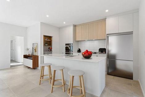 Photo of property in 28 Port Way, Rosehill, 2113
