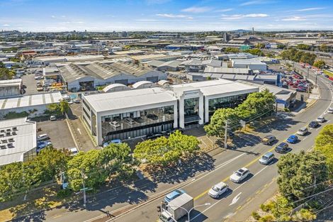 Photo of property in 101 Station Road, Kumeu, 0891
