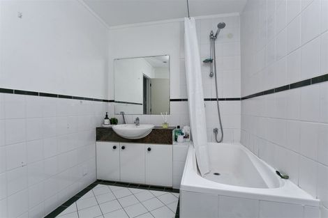 Photo of property in 1/15 Ocean View Road, Hillcrest, Auckland, 0627