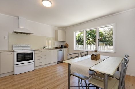 Photo of property in 93 Hobsonville Road, West Harbour, Auckland, 0618