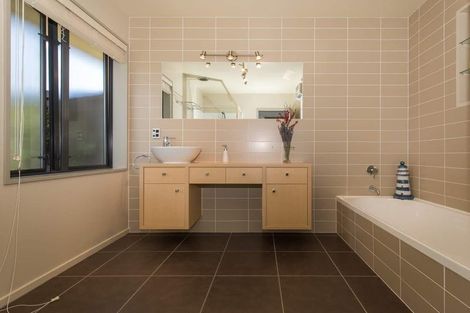 Photo of property in 44 Meadowstone Drive, Wanaka, 9305