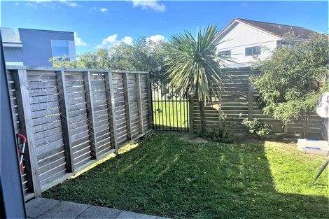 Photo of property in 15/2u Stone Street, Miramar, Wellington, 6022