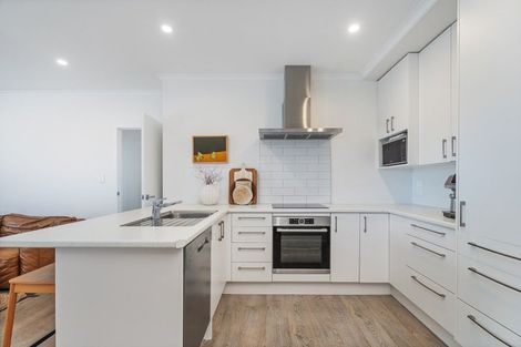 Photo of property in 5 Victoria Street, Coromandel, 3506