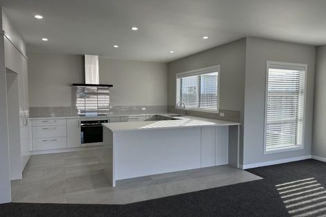 Photo of property in 6 Cassin Place, Taradale, 4112