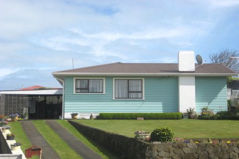 Photo of property in 5 Rospeath Crescent, Spotswood, New Plymouth, 4310