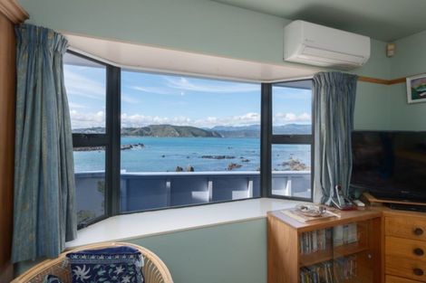 Photo of property in 422f3 Queens Drive, Lyall Bay, Wellington, 6022