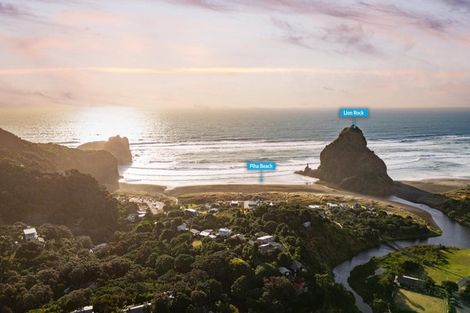 Photo of property in 132 Seaview Road, Piha, New Lynn, 0772