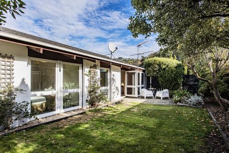 Photo of property in 14 Raekura Place, Redcliffs, Christchurch, 8081