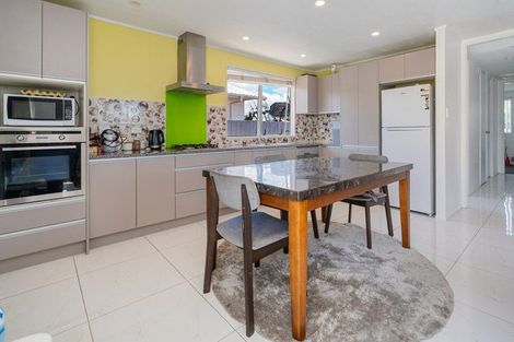 Photo of property in 2/18 Kennington Drive, Clendon Park, Auckland, 2103