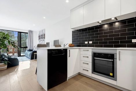 Photo of property in 27 Tokai Place, Glen Eden, 0602