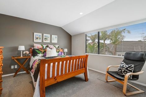 Photo of property in 19 Calypso Way, Unsworth Heights, Auckland, 0632