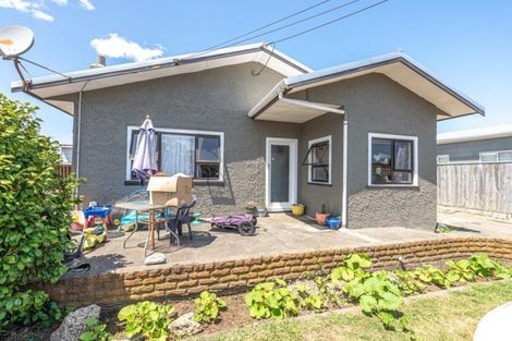 Photo of property in 76 Manuka Street, Castlecliff, Whanganui, 4501