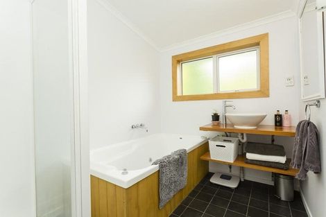 Photo of property in 19 Gorman Street, Macandrew Bay, Dunedin, 9014