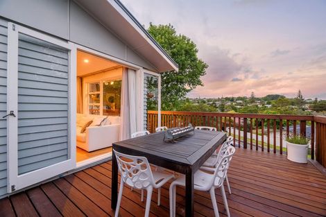 Photo of property in 4 Infidel Place, Torbay, Auckland, 0630