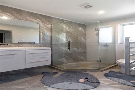 Photo of property in 63a Harrington Road, Henderson, Auckland, 0610